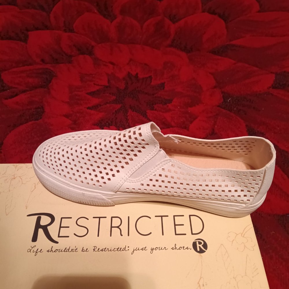 Casual canvas shoes